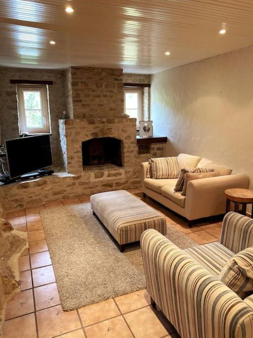 Uniquely Private Holiday Villa In The Charente Puyreaux المظهر الخارجي الصورة