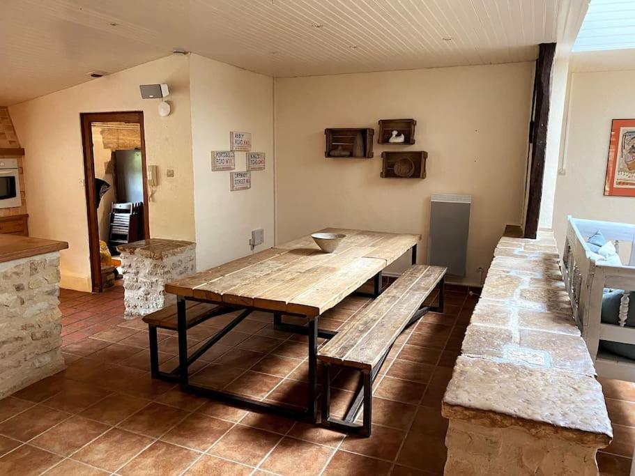 Uniquely Private Holiday Villa In The Charente Puyreaux المظهر الخارجي الصورة