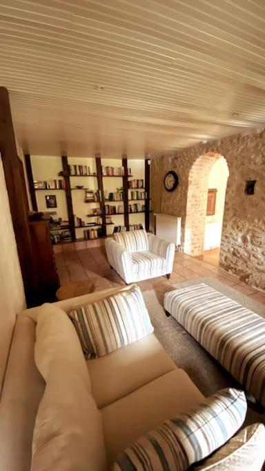 Uniquely Private Holiday Villa In The Charente Puyreaux المظهر الخارجي الصورة